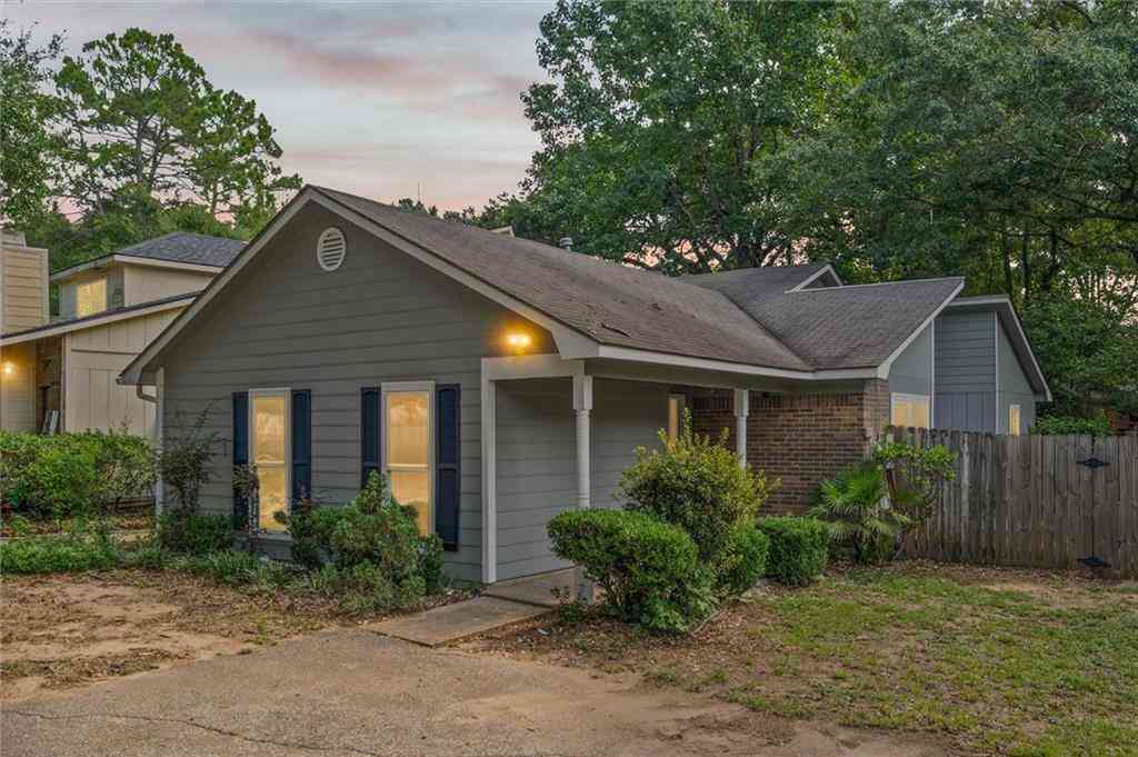 Homes For Sale - 1805 Spring Brook Court<br/> Mobile, AL 36609