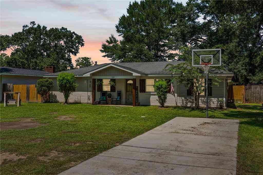 Homes For Sale - 112 Fairlane Drive<br/> Mobile County, Satsuma, AL 36572