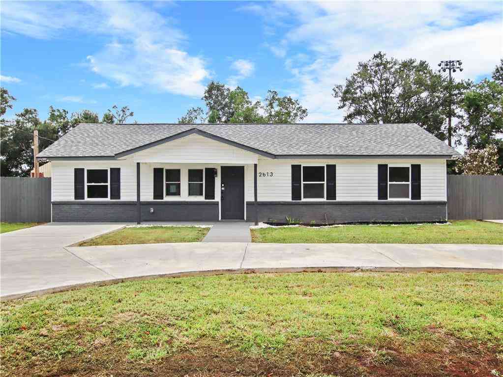 Homes For Sale - 2613 Club House Road<br/> Mobile County, Mobile, AL 36605