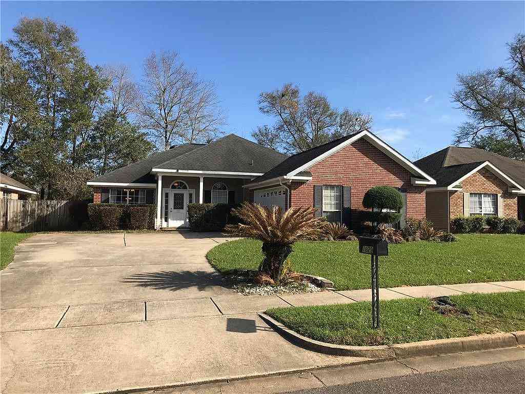 Homes For Sale - 1829 Kendall Court<br/> Mobile County, Mobile, AL 36695