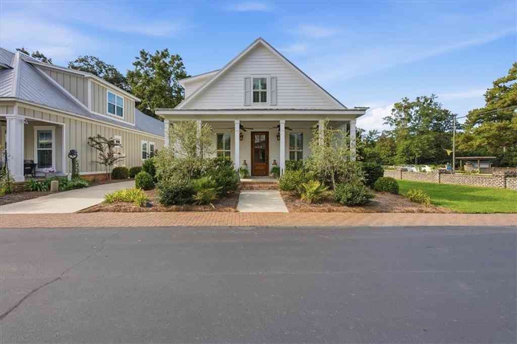 Homes For Sale - 28 Bay Pointe Court<br/> Fairhope, AL 36532