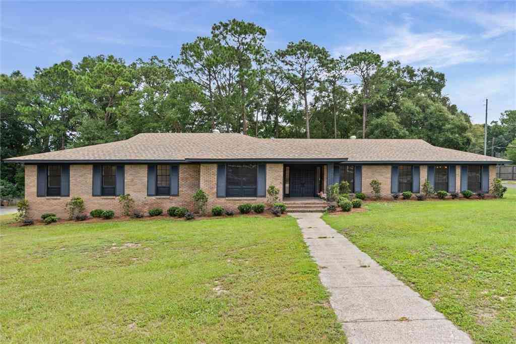 Homes For Sale - 241 Suzanne Circle<br/> Mobile County, Mobile, AL 36608