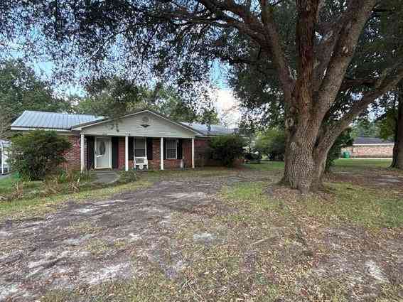 Homes For Sale - 204 Pawnee Circle<br/> Saraland, AL 36571