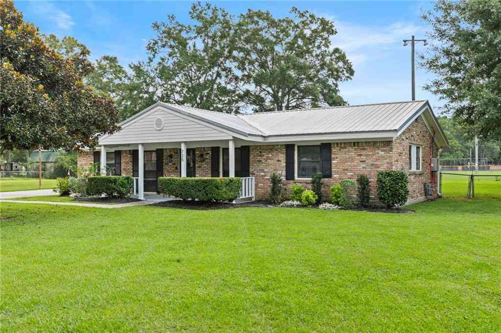 Homes For Sale - 725 Gilbert Street<br/> Saraland, AL 36571