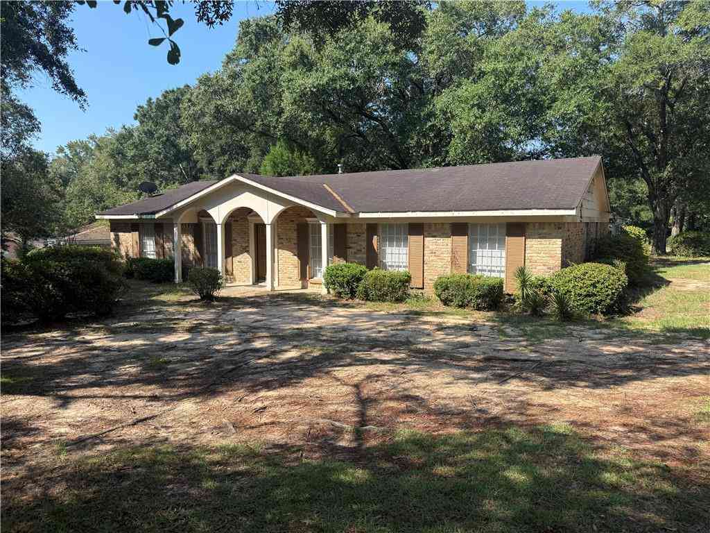 Homes For Rent - 1513 E Deerwood Drive<br/> Mobile, AL 36618