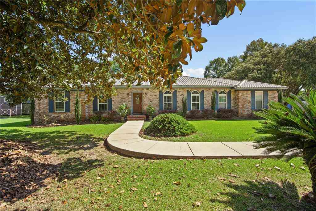 Homes For Sale - 4589 W Canal Circle<br/> Mobile County, Mobile, AL 36619