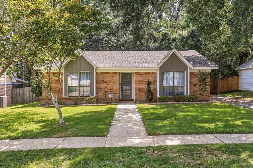Homes For Sale - 6417 Autumn Ridge Drive<br/> Mobile County, Mobile, AL 36695