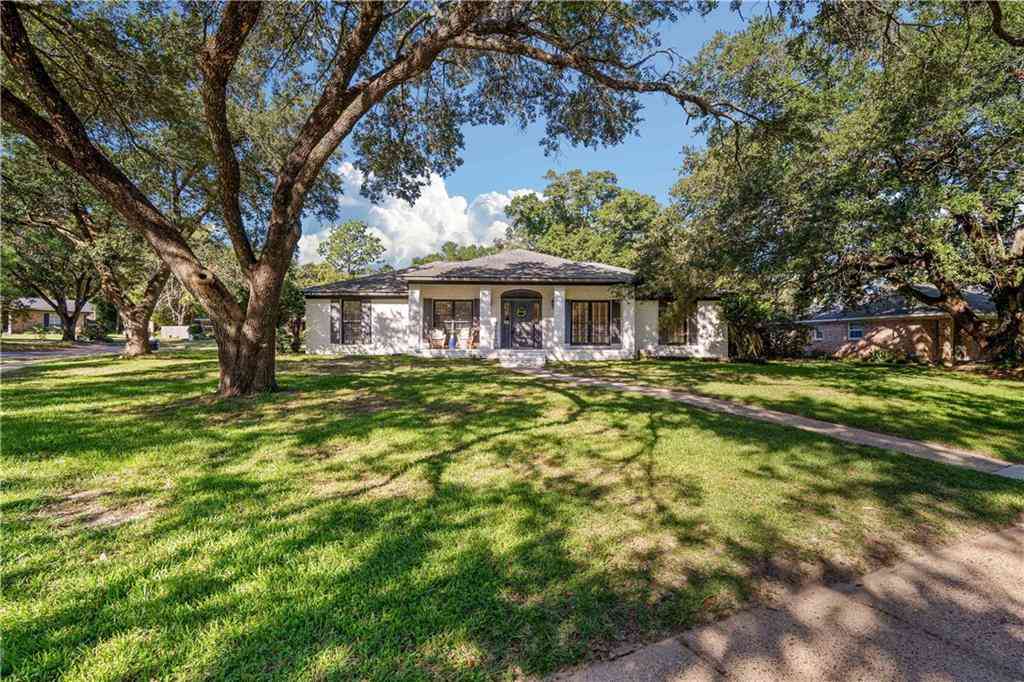 Homes For Sale - 424 W Hounds Run<br/> Mobile County, Mobile, AL 36608