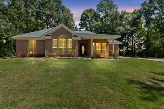 Homes For Sale - 18450 Lakeview Drive<br/> Citronelle, AL 36522