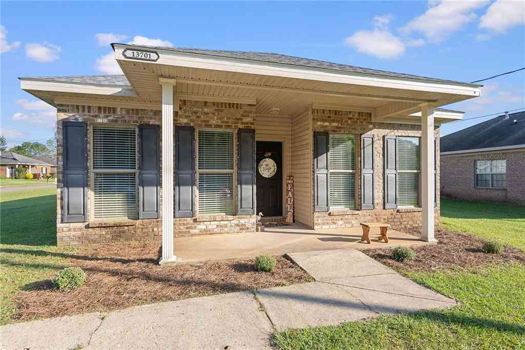 Homes For Sale - 13701 Daniels Drive<br/> Mobile, AL 36695
