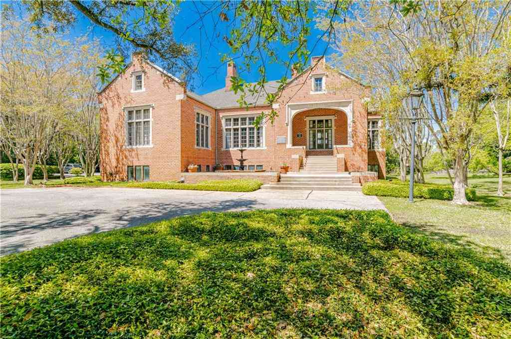 Homes For Sale - 1668 Government Street<br/> Mobile, AL 36604