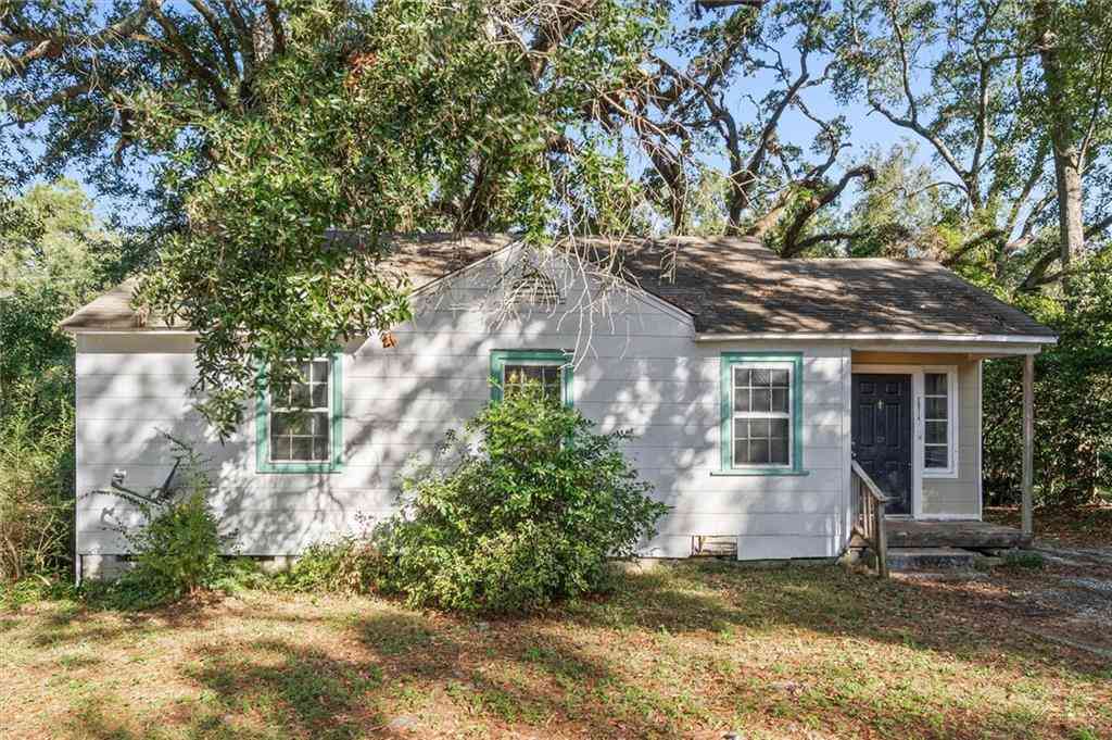 Homes For Sale - 2074 Gimon Circle<br/> Mobile County, Mobile, AL 36605