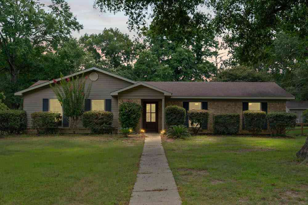 Homes For Sale - 7410 Fir Drive<br/> Mobile County, Saraland, AL 36571