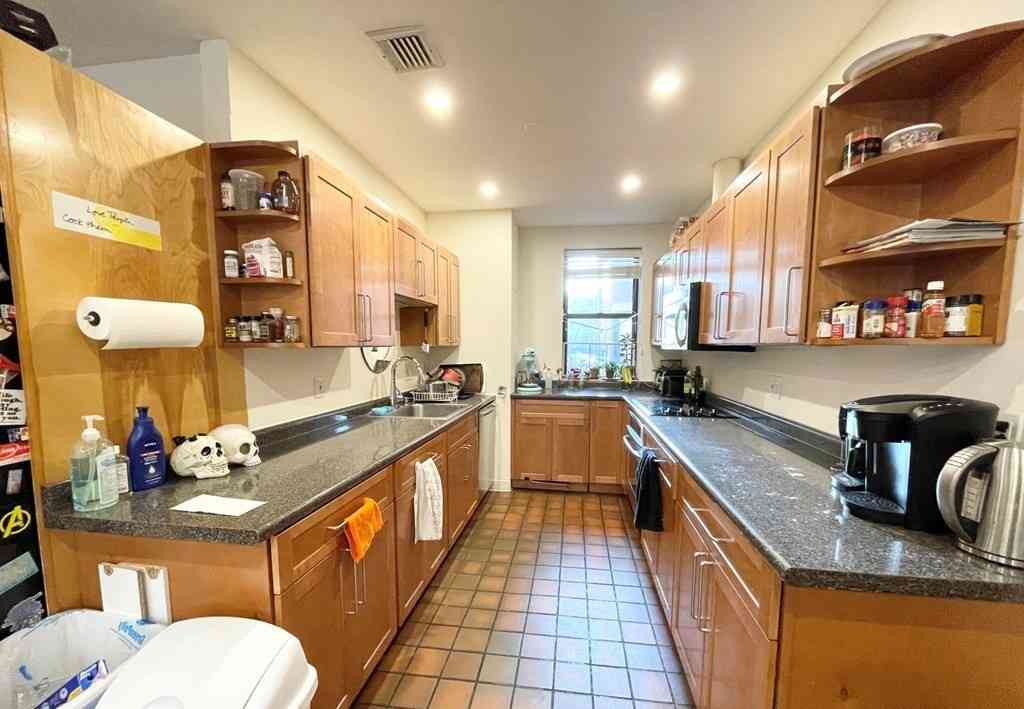 Condo For Rent - 96 Gainsborough #103W<br/> Boston, MA 02115
