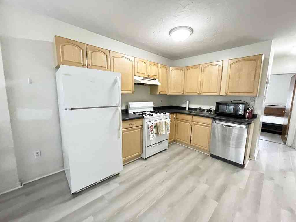 Apartment For Rent - 92 Hammond Street #2<br/> Boston, MA 02120