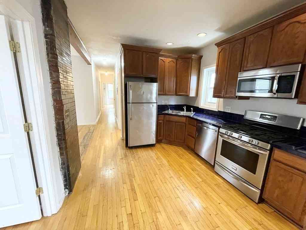 Condo For Rent - 7 Iroquois Street #2<br/> Boston, MA 02120