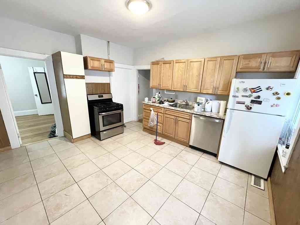 Condo For Rent - 10 Wave Ave #1<br/> Boston, MA 02125