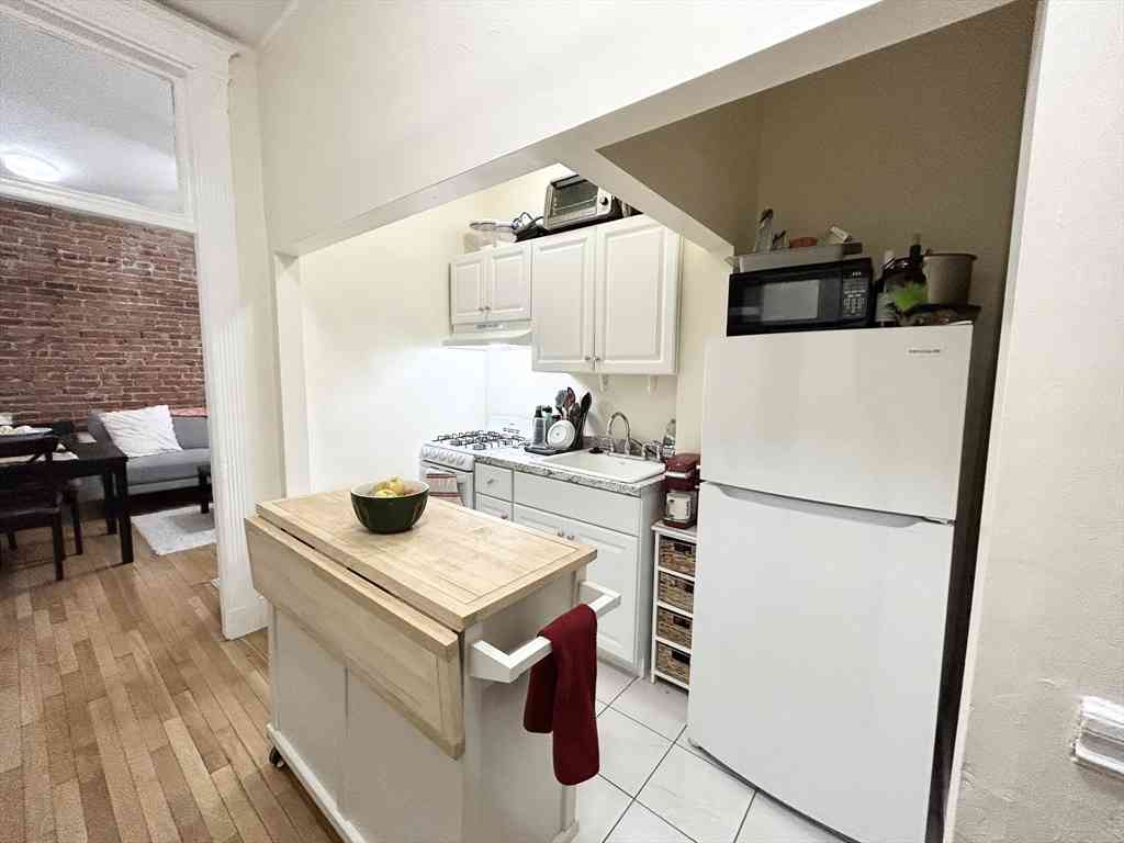 Apartment For Rent - 39 Hemenway Street #2<br/> Boston, MA 02115