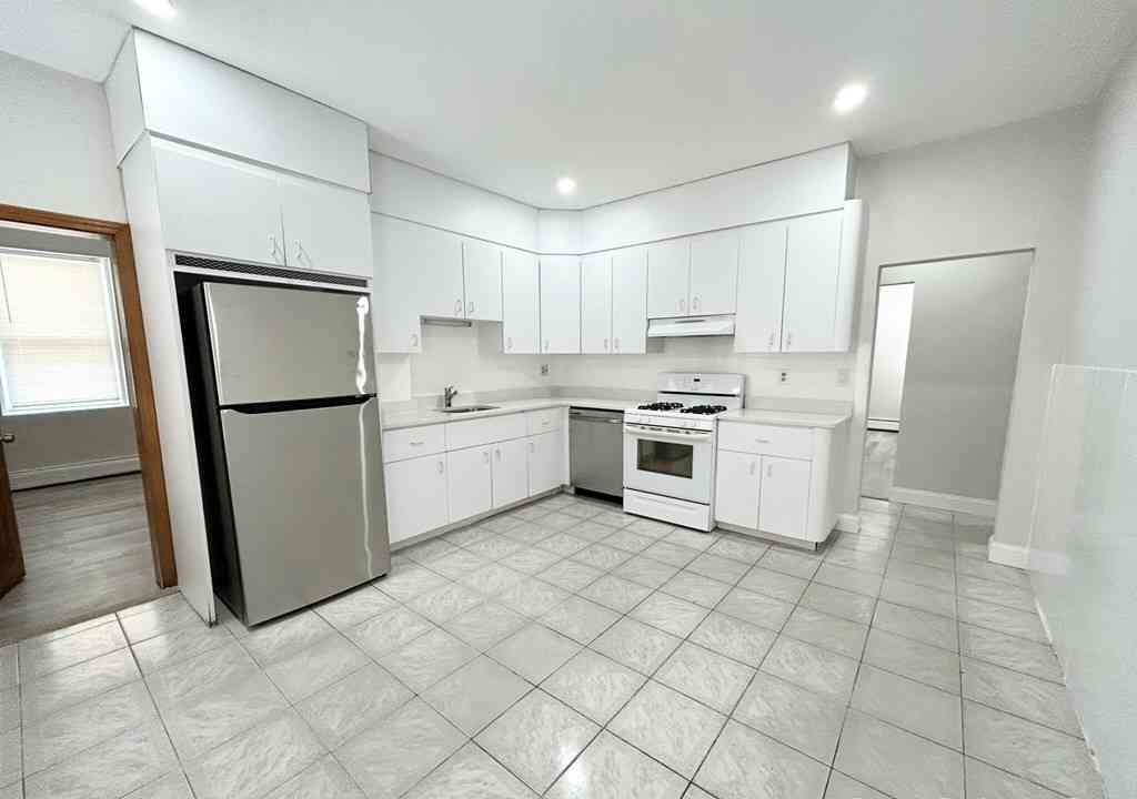 Condo For Rent - 165 Gove St. #3<br/> Boston, MA 02128