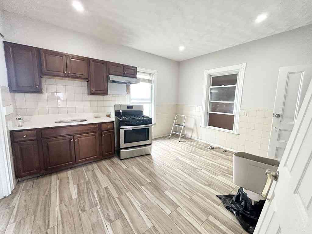 Apartment For Rent - 22 Humphreys #3<br/> Boston, MA 02125