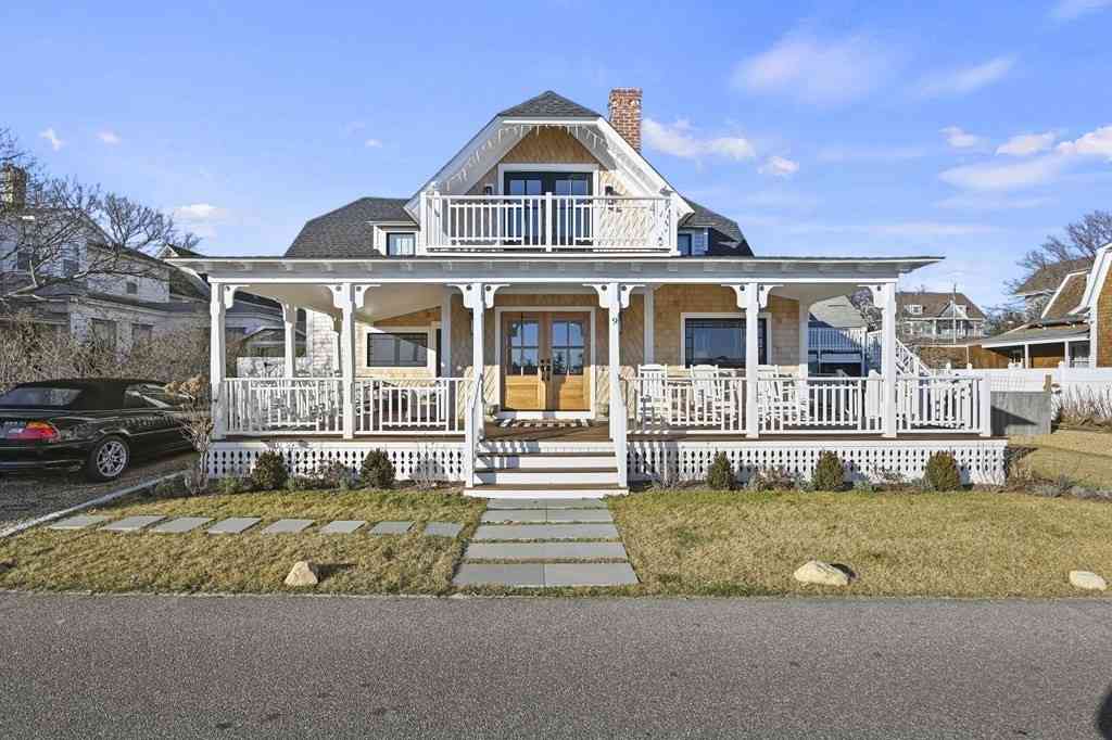 Homes For Rent - 9 Tuckernuck Ave<br/> Oak Bluffs, MA 02557