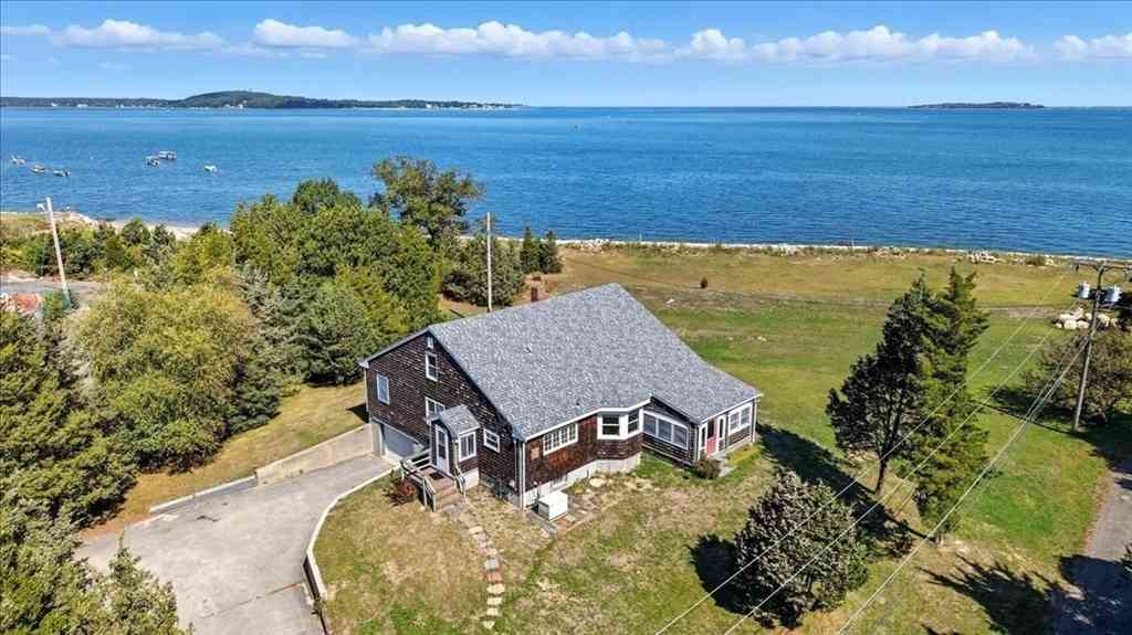 Homes For Sale - 70 Hedge Rd<br/> Plymouth, MA 02360
