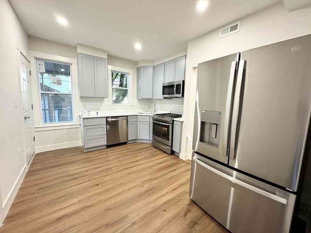 Condo For Rent - 147 East Cottage #1<br/> Boston, MA 02125