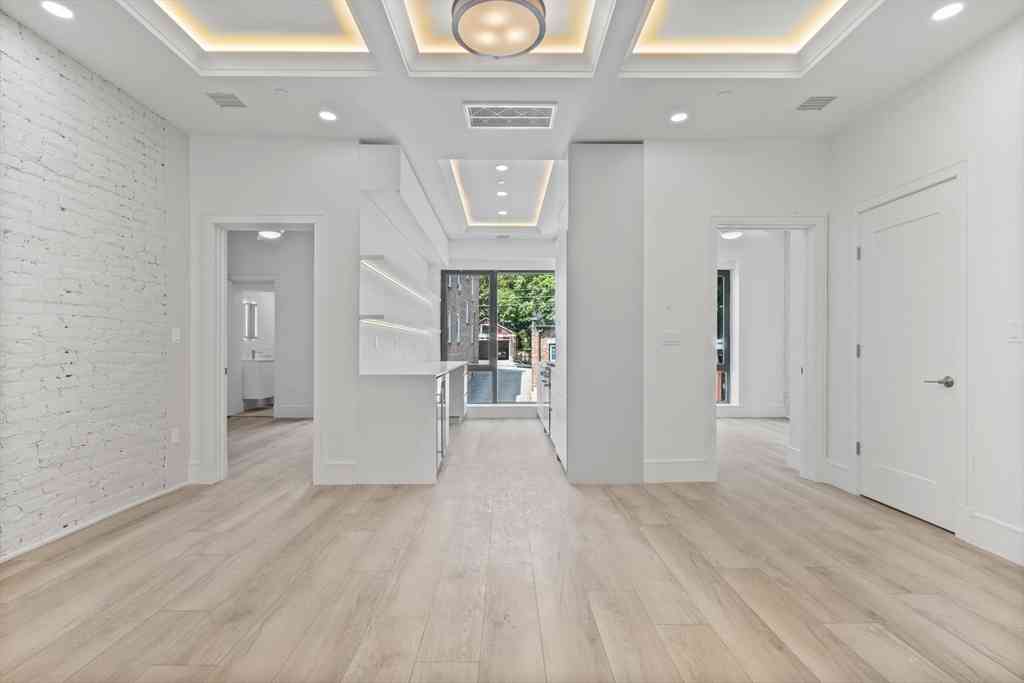 Apartment For Rent - 1578 Beacon St #202<br/> Brookline, MA 02446