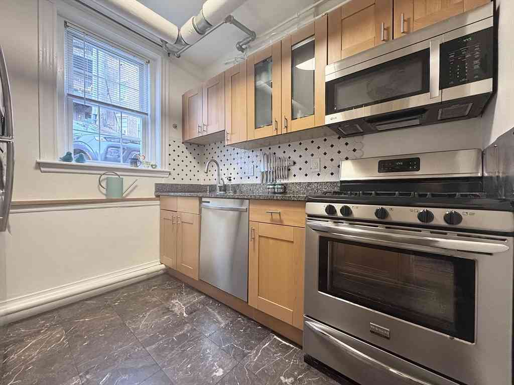 Condo For Rent - 139 Beaconsfield #1B<br/> Brookline, MA 02445