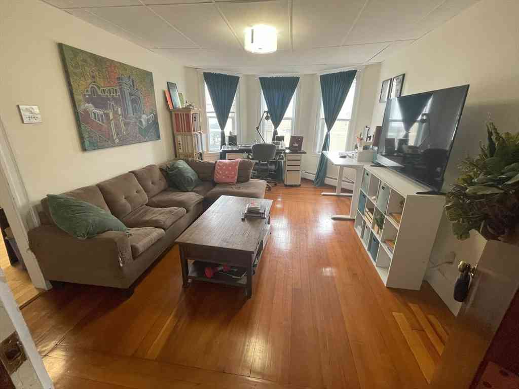 Apartment For Rent - 112 Thurston #4<br/> Somerville, MA 02145