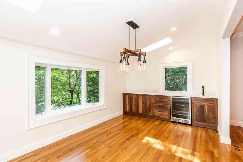 Condo For Rent - 3 Carlton Street #3<br/> Brookline, MA 02446