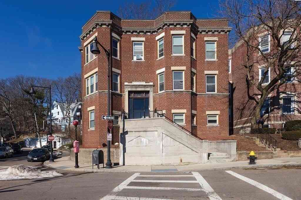Apartment For Rent - 1725 Commonwealth Avenue #5<br/> Boston, MA 02135