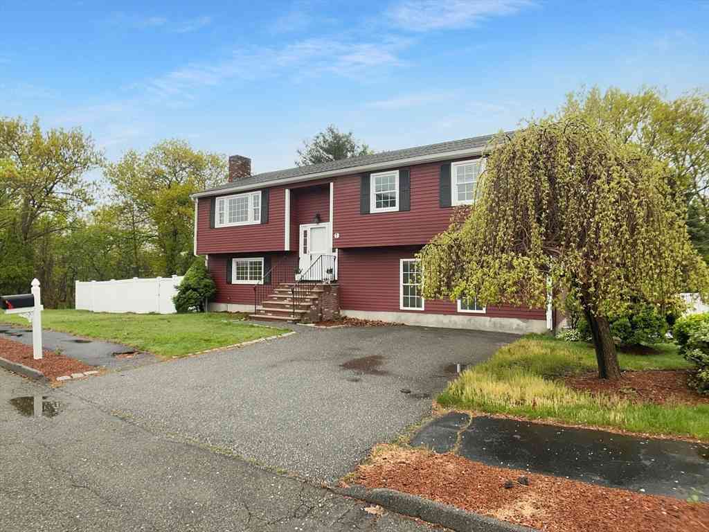 Homes For Sale - 7 Nirvana Dr<br/> Saugus, MA 01906