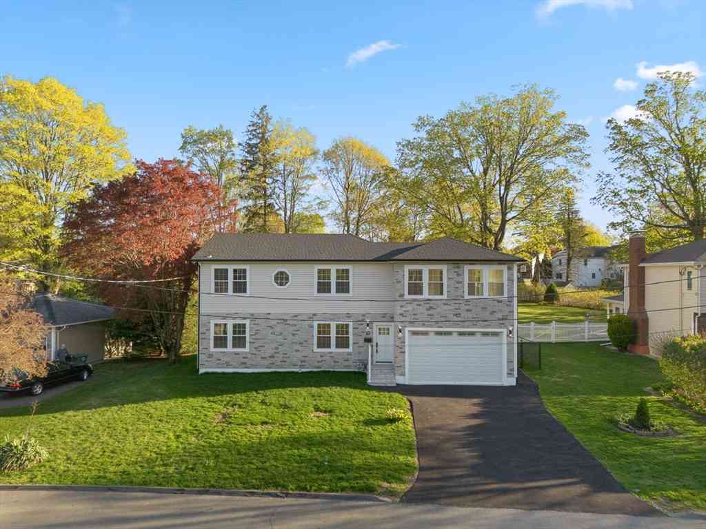 Homes For Sale - 18 Elmcrest Rd<br/> Essex County, North Andover, MA 01845