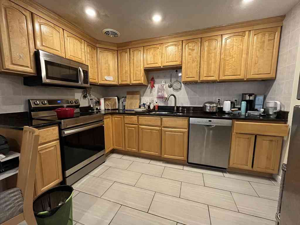 Condo For Rent - 197 Kent #37<br/> Brookline, MA 02446