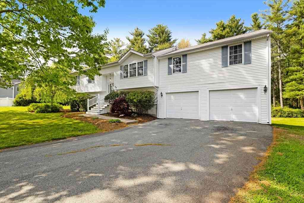Homes For Sale - 38 Hereford Ln<br/> East Bridgewater, MA 02333