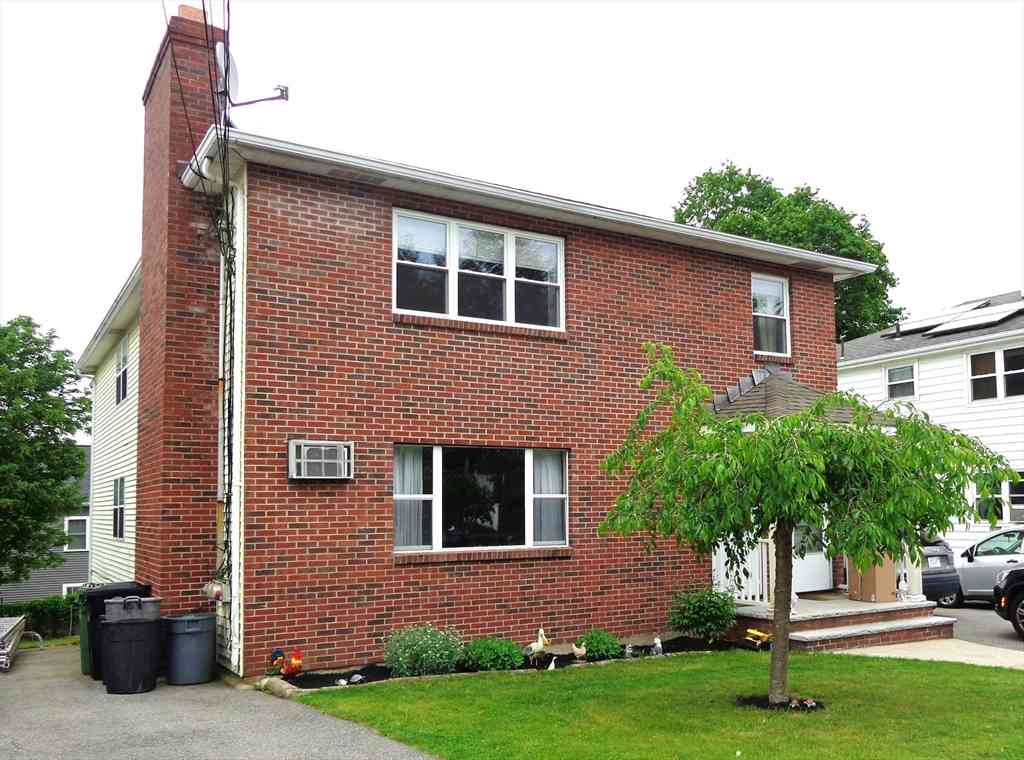 Apartment For Rent - 185 Edenfield Ave #2<br/> Middlesex County, Watertown, MA 02472