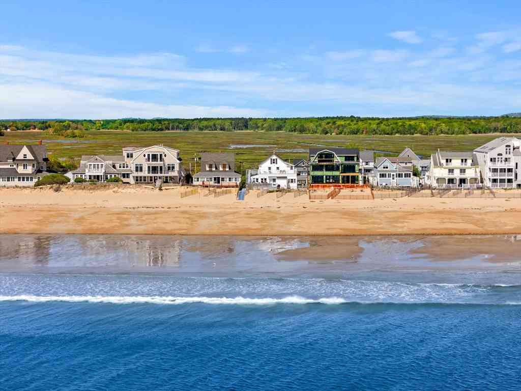 Multifamily For Sale - 168 North End Blvd<br/> Salisbury, MA 01952
