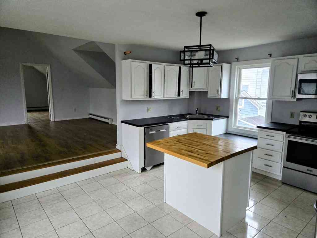 Apartment For Rent - 76 Plain #2<br/> Taunton, MA 02780