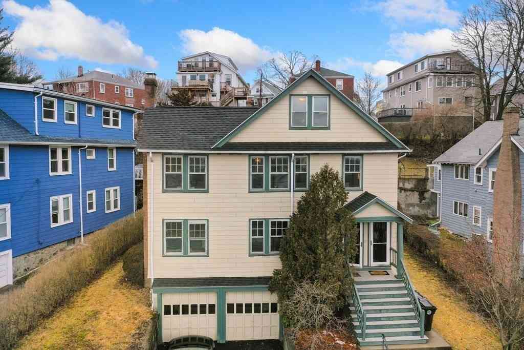 Condo For Rent - 52 Edgecliff Rd #1<br/> Middlesex County, Watertown, MA 02472