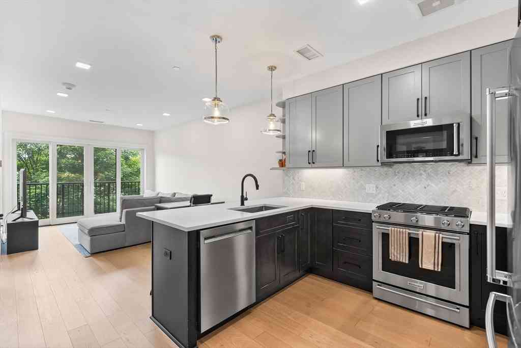 Condo For Rent - 287 Maverick #304<br/> Boston, MA 02128