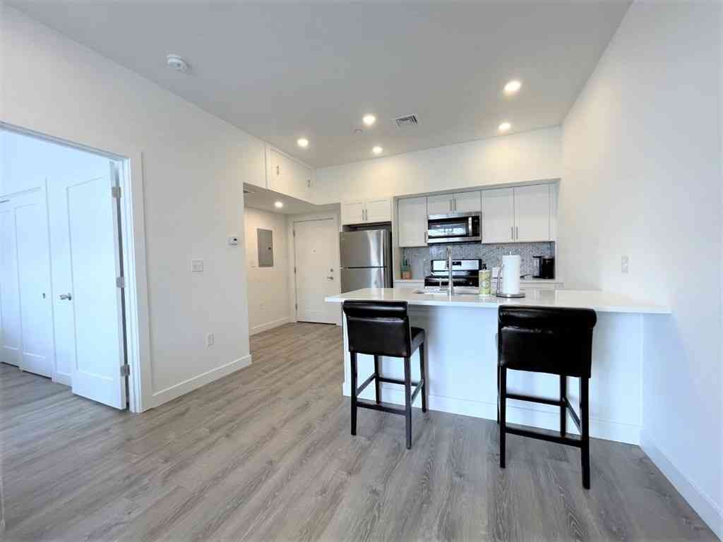 Apartment For Rent - 302 Broadway #202<br/> Everett, MA 02149