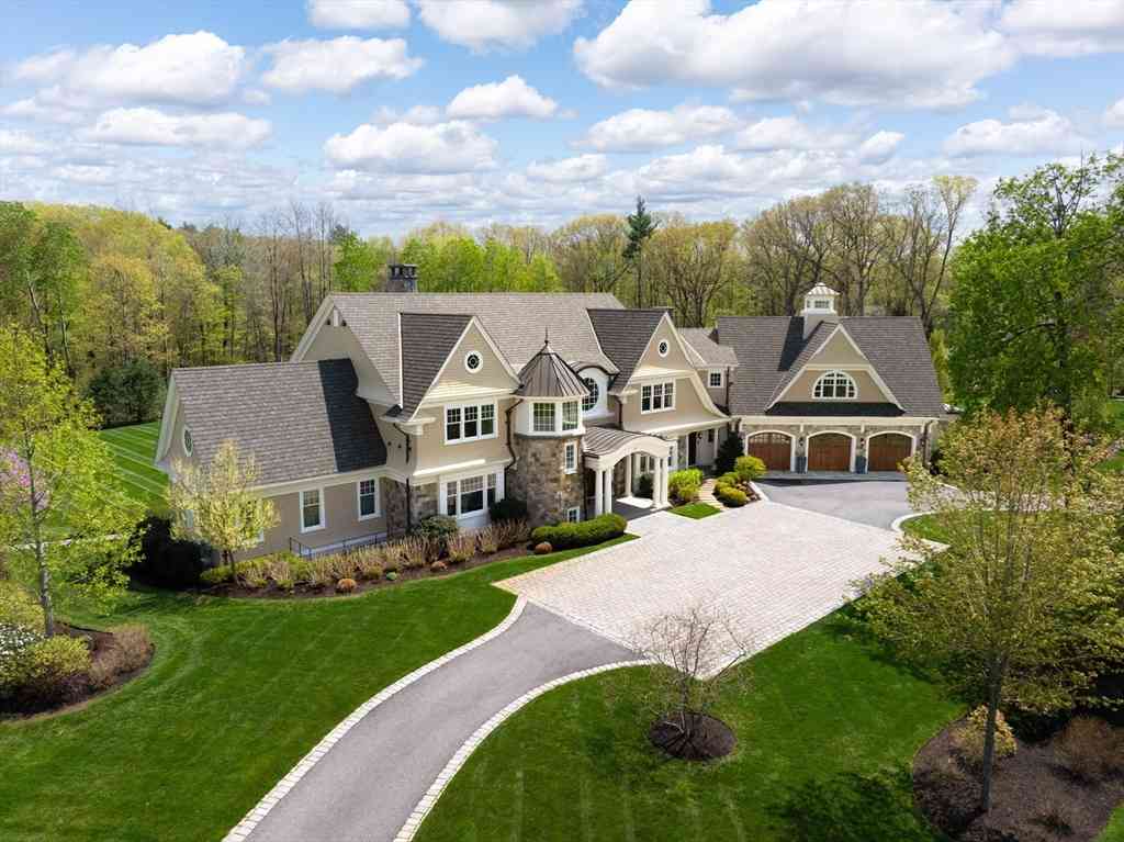 Homes For Sale - 14 Lovers Lane<br/> Worcester County, Southborough, MA 01772