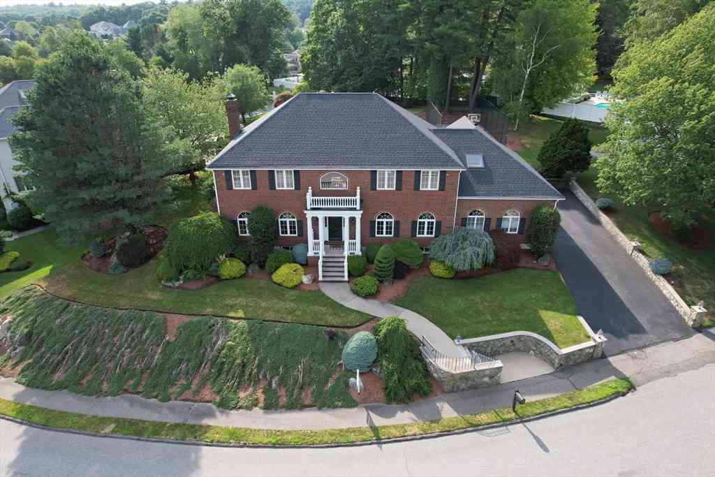 Homes For Sale - 12 Ledgewood Rd<br/> Saugus, MA 01906