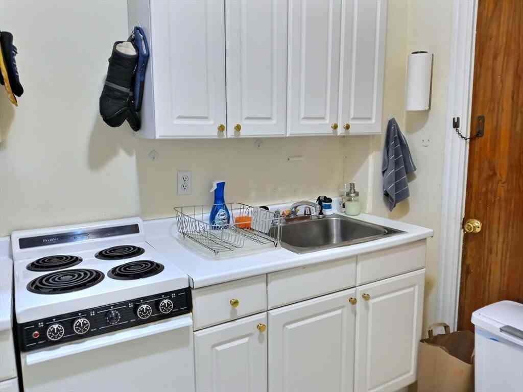 Apartment For Rent - 1382 Beacon #11<br/> Brookline, MA 02446