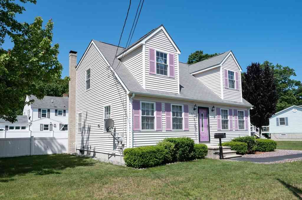 Homes For Sale - 2 Garden St<br/> Worcester County, Uxbridge, MA 01569