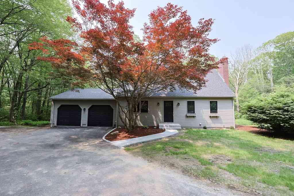 Homes For Sale - 657 Aldrich St<br/> Uxbridge, MA 01569