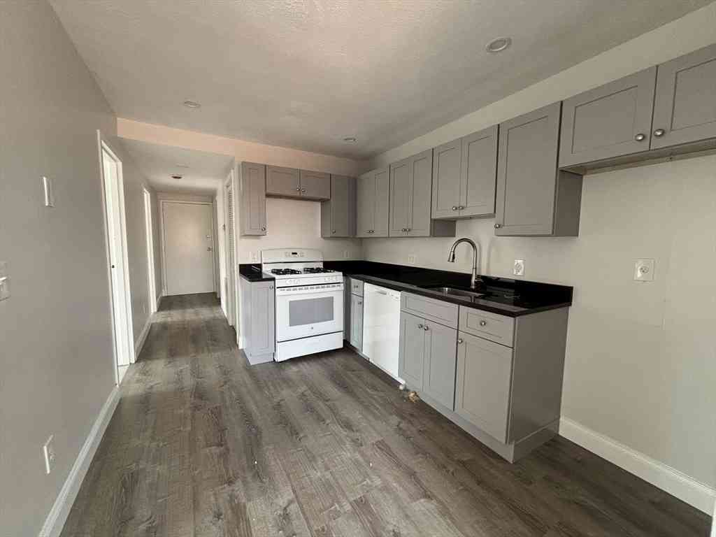Apartment For Rent - 94 Eastern Ave #3<br/> Malden, MA 02148