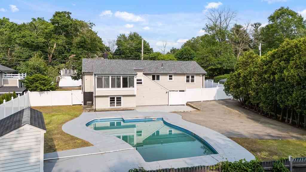 Homes For Sale - 123 Walnut St<br/> Saugus, MA 01906