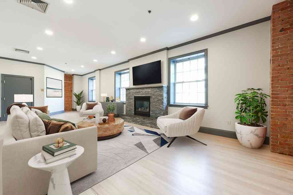 Condo For Rent - 515 Centre #2<br/> Newton, MA 02458